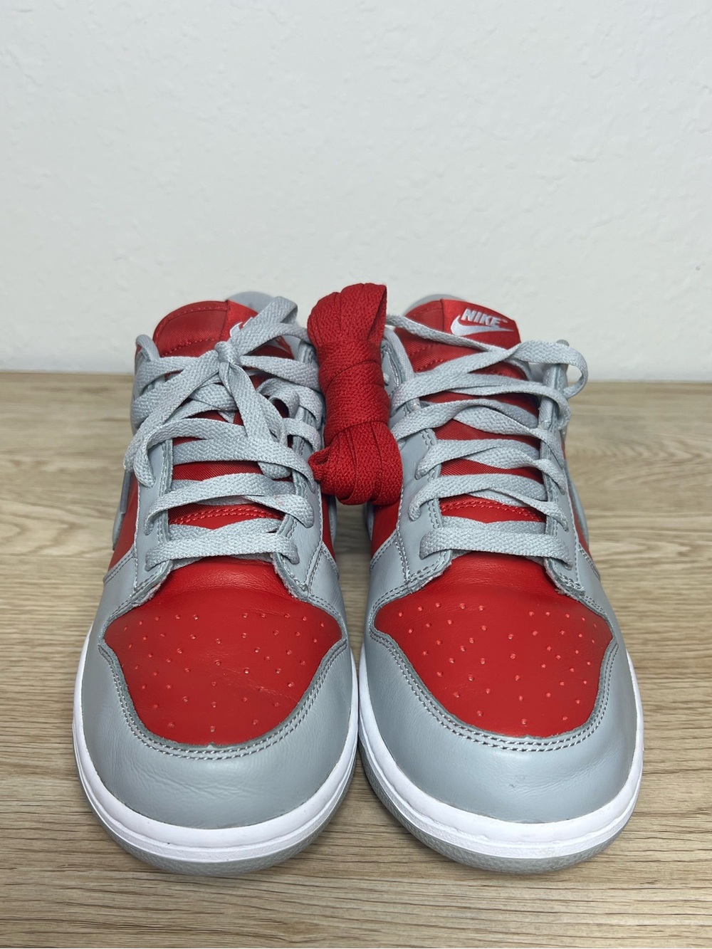 Nike Dunk Low QS “Varsity Red/Silver” Sz 10
EXCELLENT CONDITION.